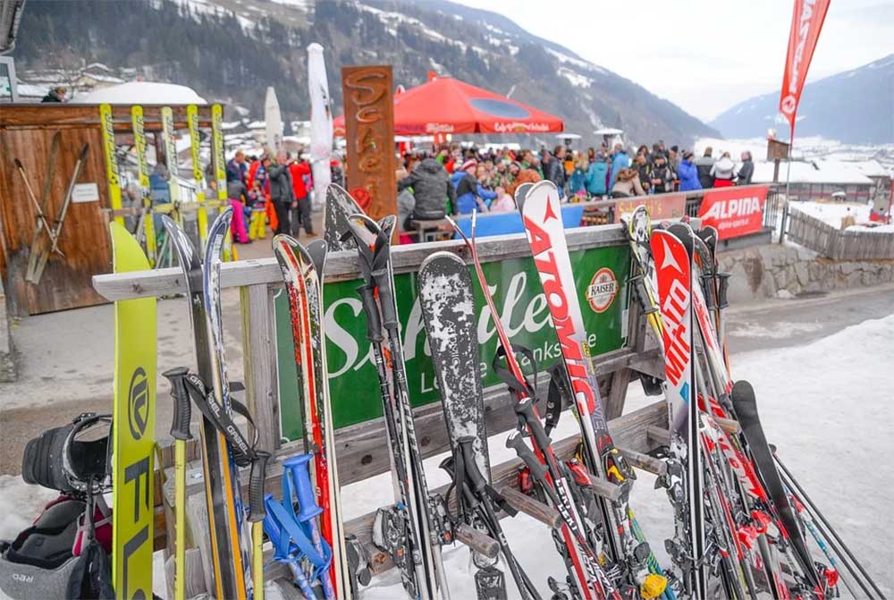 What is Aprèsski? All you need to know about Aprèsski XC Skiing