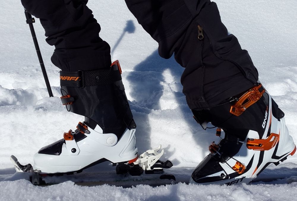 How To Keep Your Feet Warm While Skiing. Right skiing boots may be fitted with proper insulation that will significantly improve comfort of skiing in cold weather.
