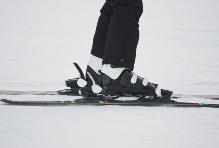 How To Keep Your Feet Warm While Skiing XC Skiing