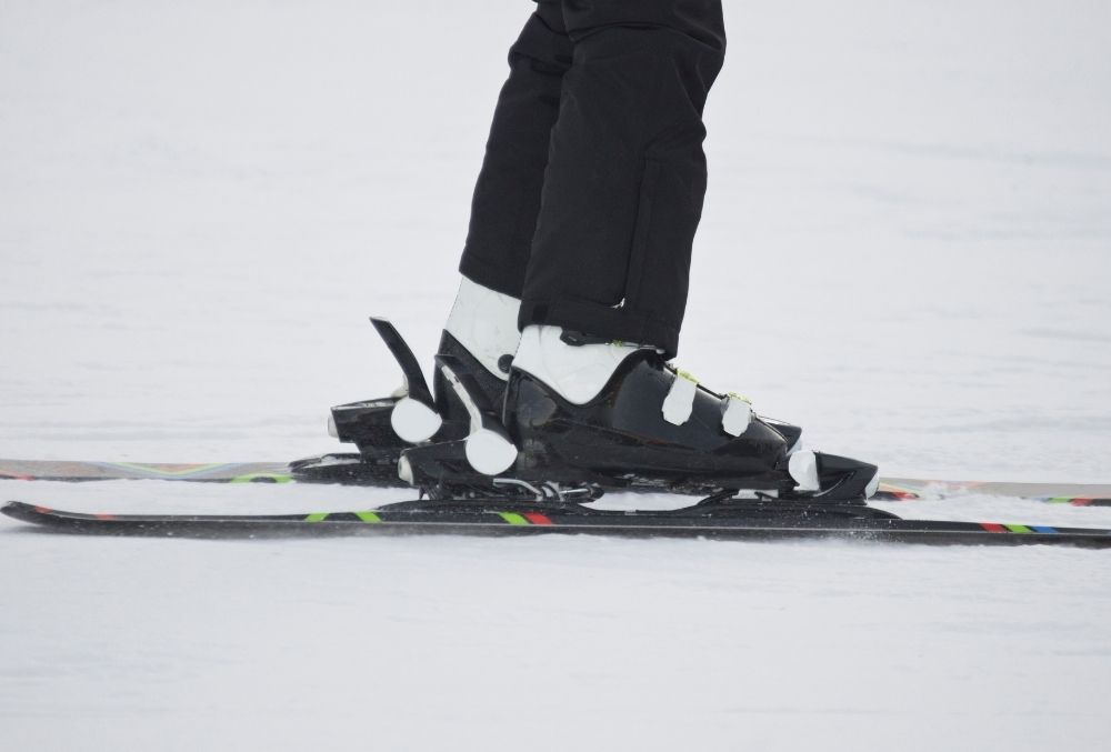 How To Keep Your Feet Warm While Skiing. Alpine skiing with BootGloves help to keep your feet warmer.